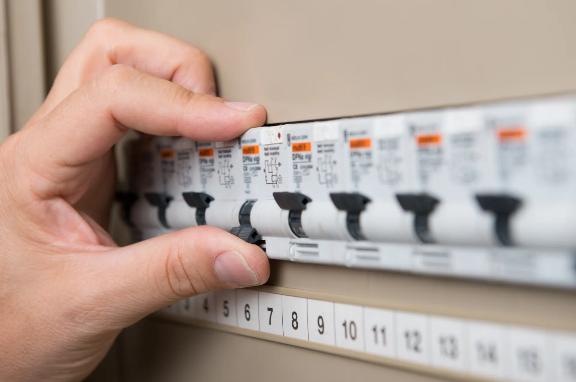 Electrician Merewether, licensed electricians serving Merewether